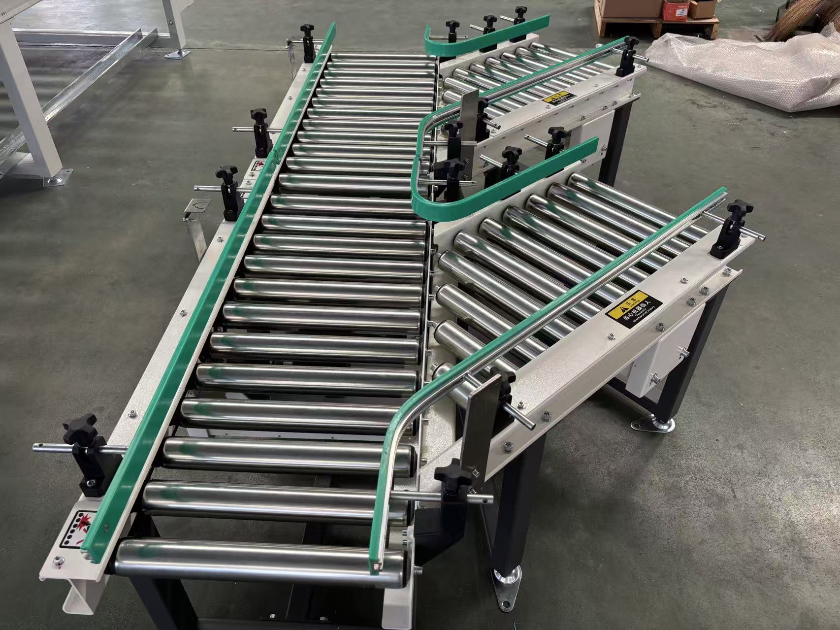 Converging and Diverging Roller Conveyor System e5493f80dd8e976f6f48ed5cc2613ebc