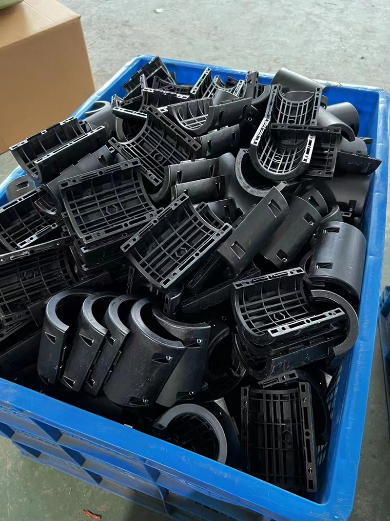 Gerade H&uuml;lse aus Kunststoff mit Rollen