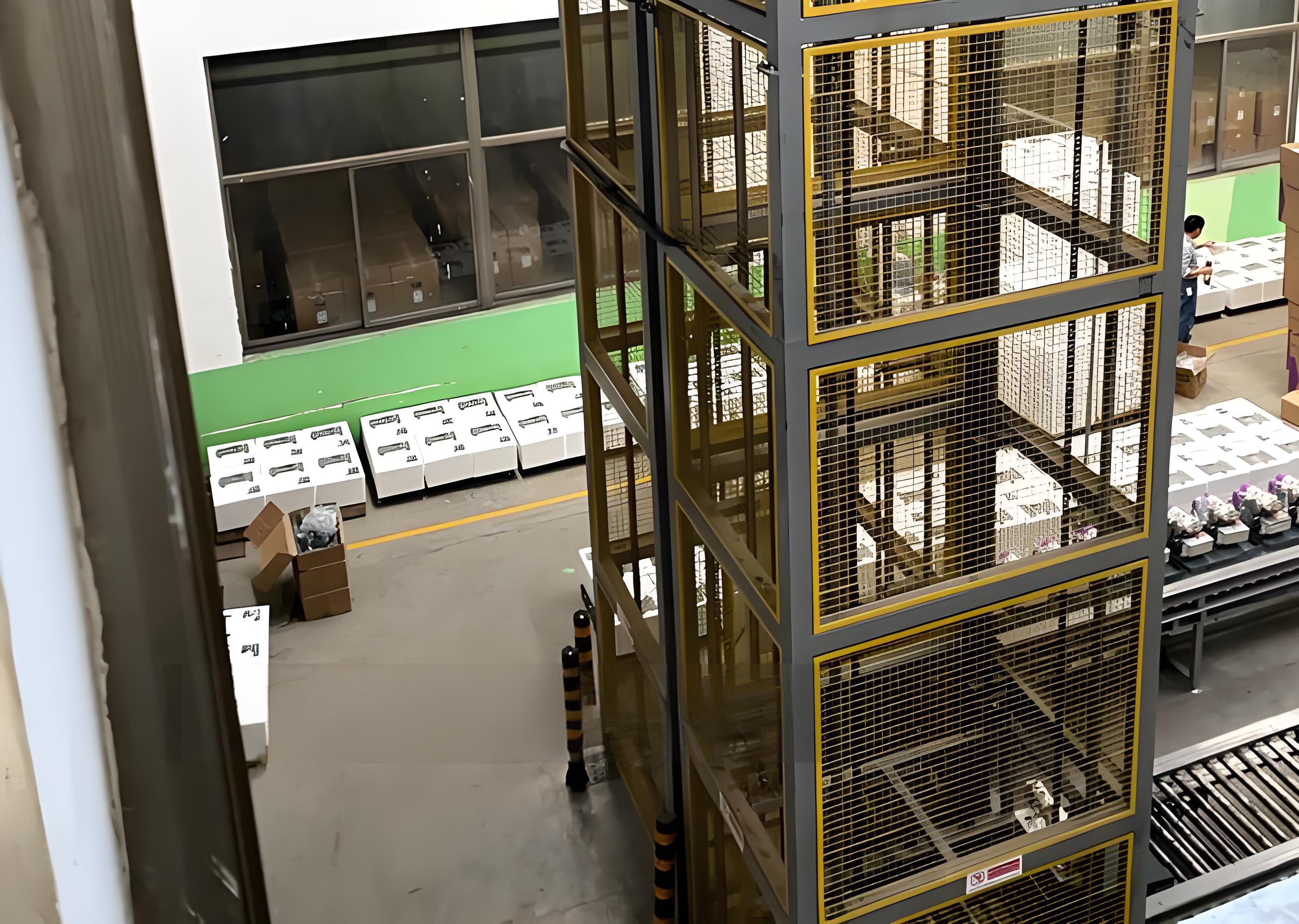 Auf- und Ab-Hebef&ouml;rderer