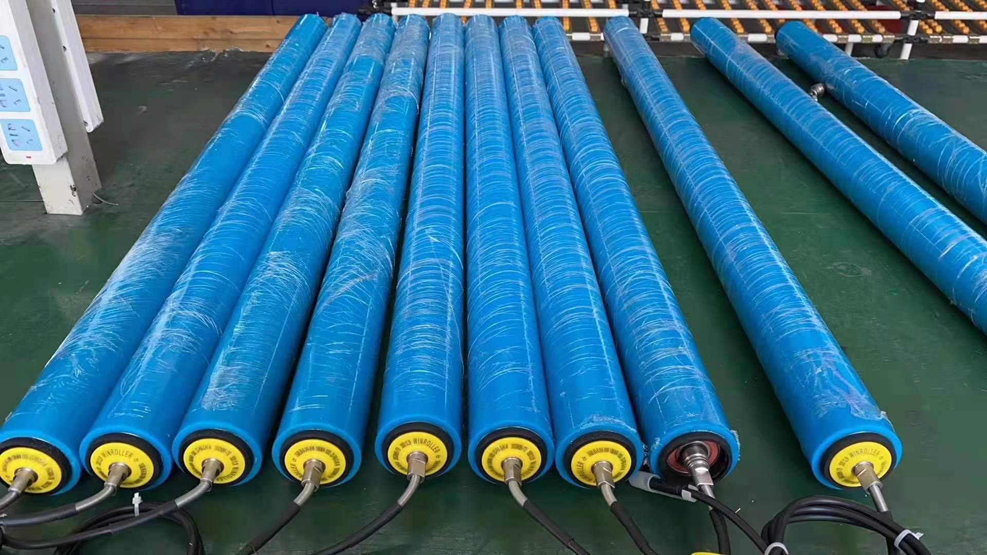 Poly-V-Riemenscheibe Gleichstrom-Stahlmotor-Roller mit PU-Beschichtung