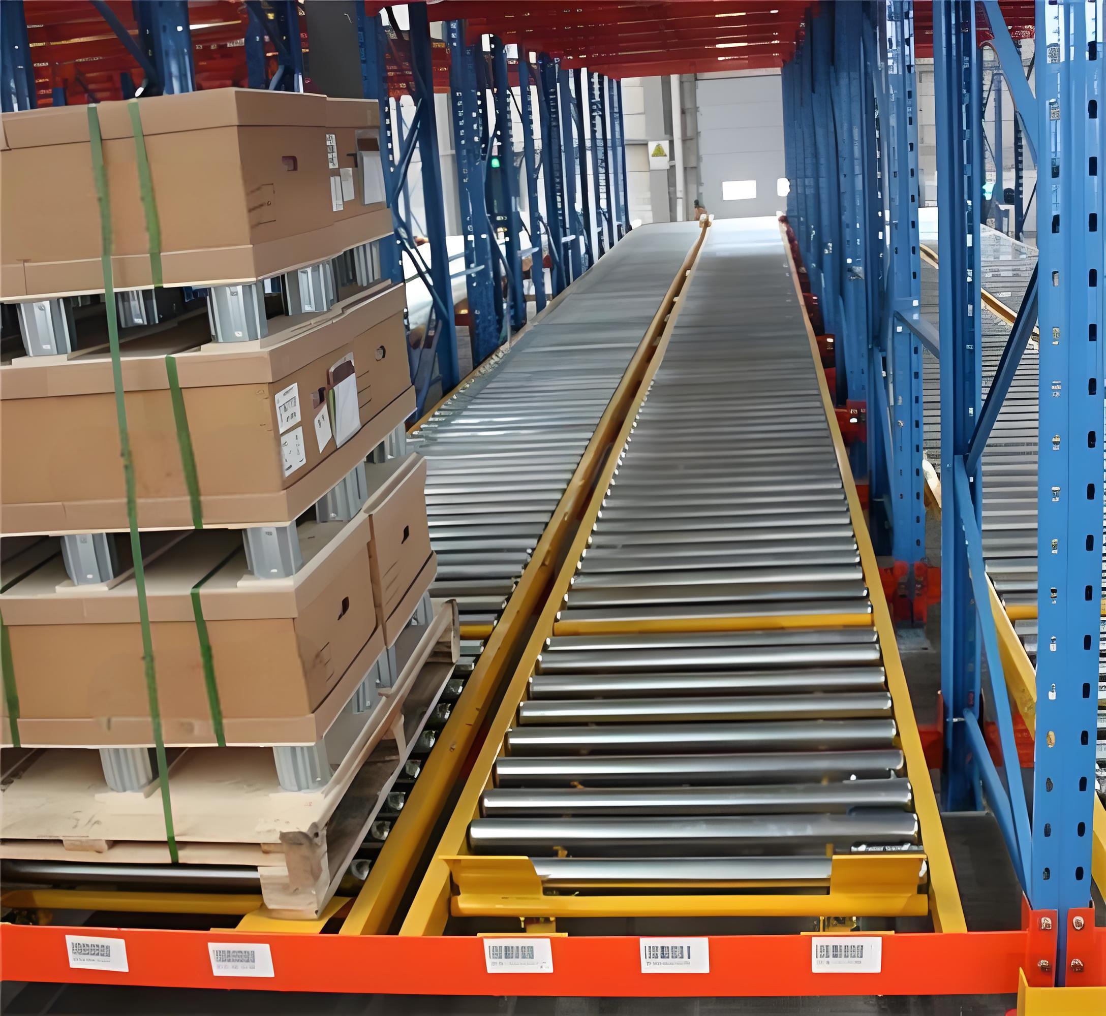 Schwerkraftregalrollenbahn f&uuml;r den Palettentransport