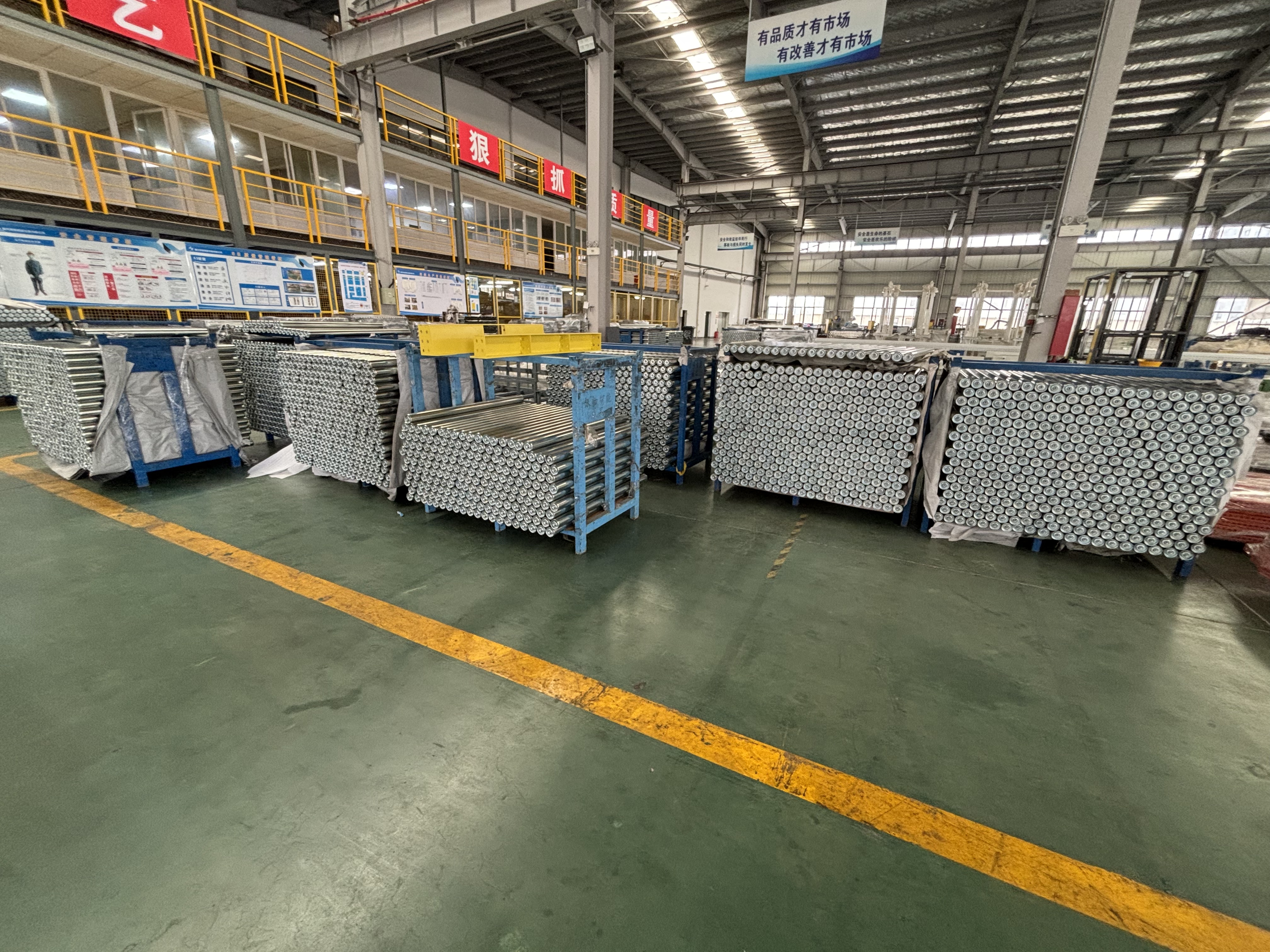 Schwerkraftrolle f&uuml;r Palettenlaufschiene